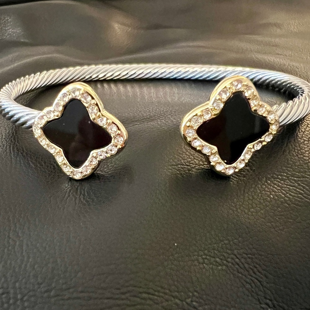 Crystal Trimmed Black CloverTwisted Bangle Bracelet NEW